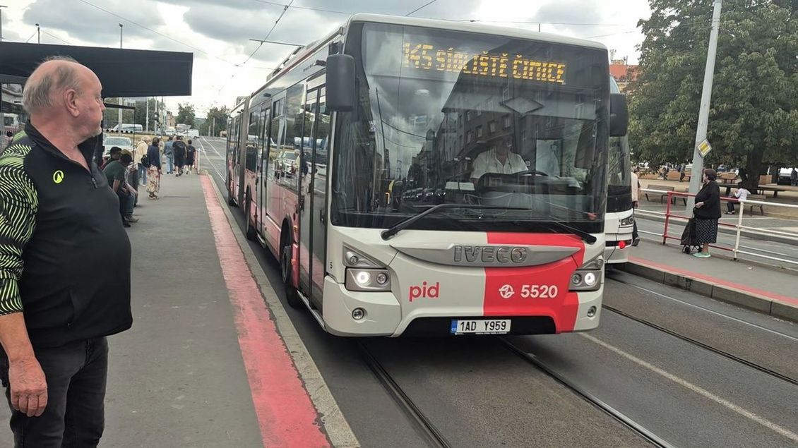 Novinky v Praze vyzkoušely, zda je nový tunelbus rychlejší než metro - Novinky